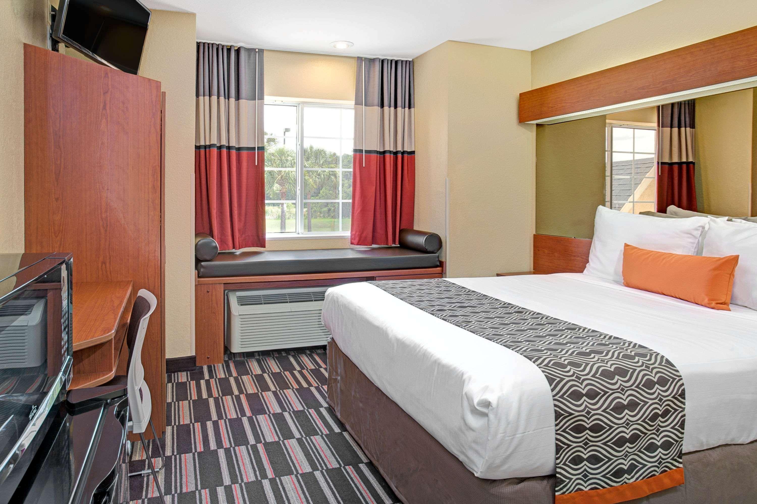 Microtel Inn & Suites By Wyndham Bushnell Exteriör bild