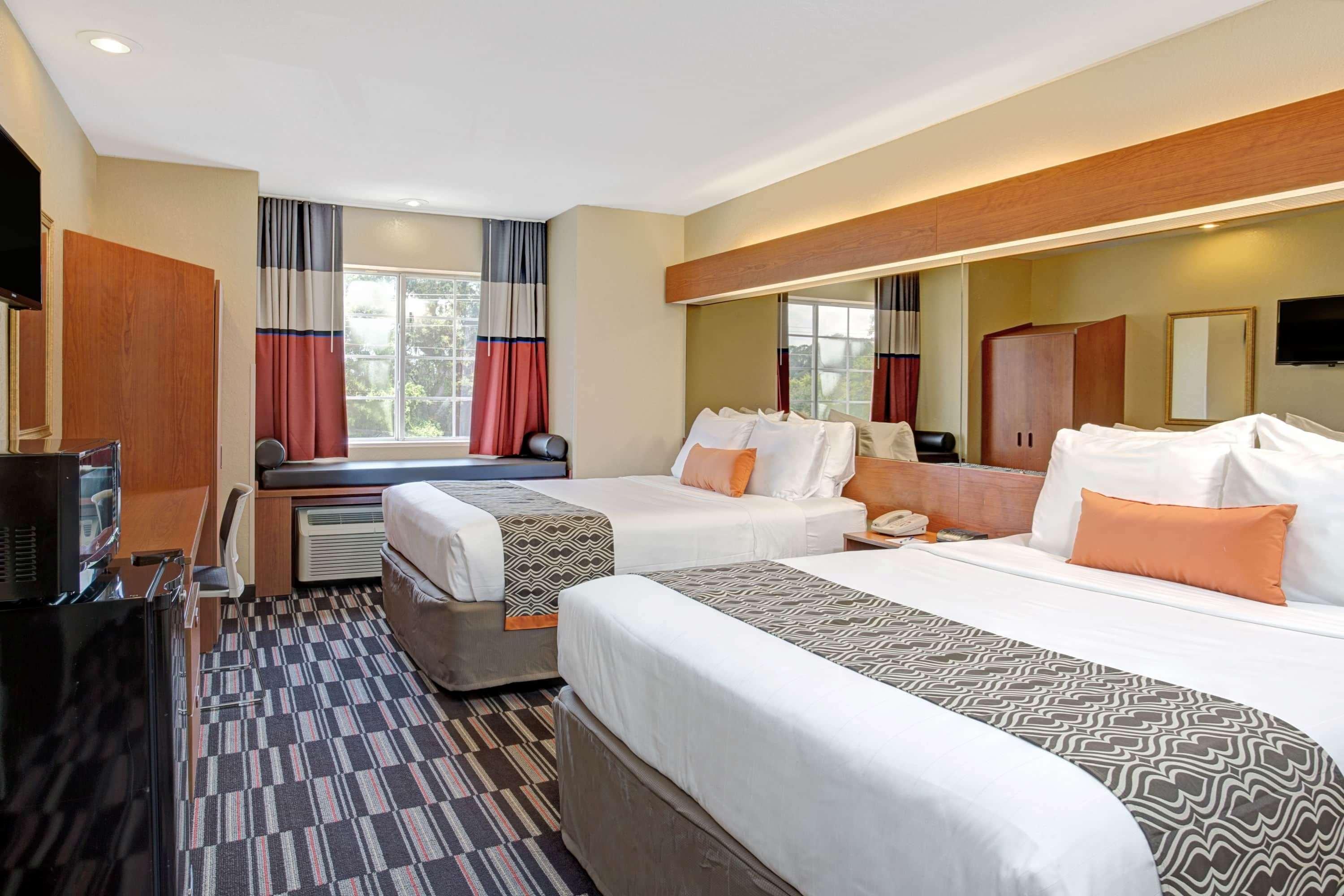 Microtel Inn & Suites By Wyndham Bushnell Exteriör bild