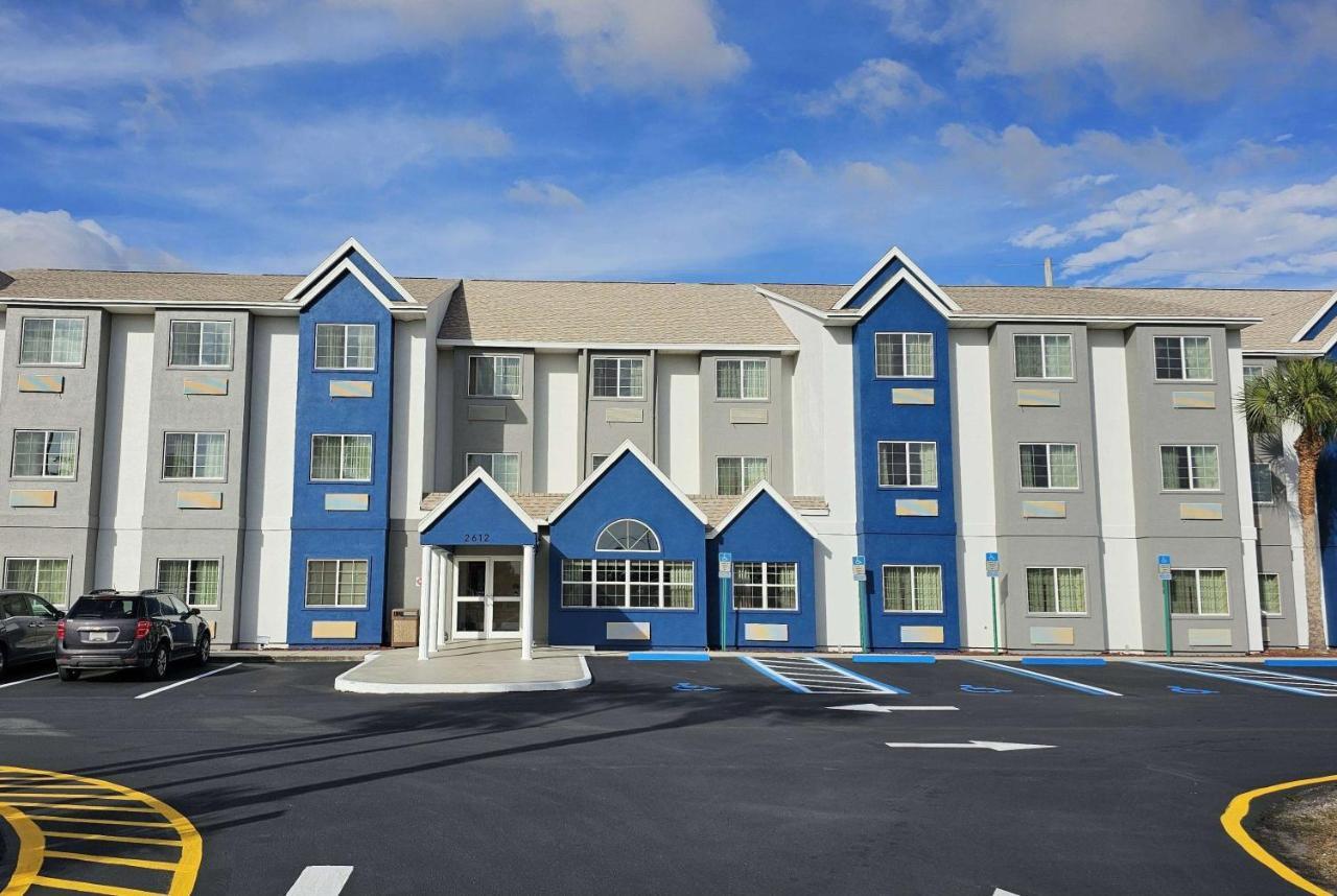 Microtel Inn & Suites By Wyndham Bushnell Exteriör bild
