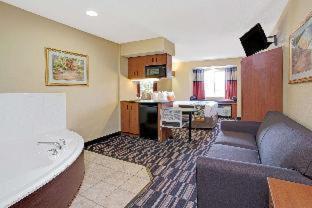 Microtel Inn & Suites By Wyndham Bushnell Rum bild