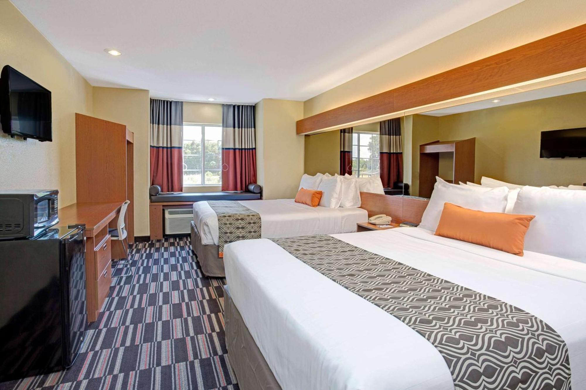 Microtel Inn & Suites By Wyndham Bushnell Exteriör bild