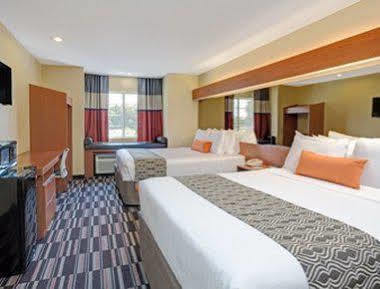 Microtel Inn & Suites By Wyndham Bushnell Exteriör bild